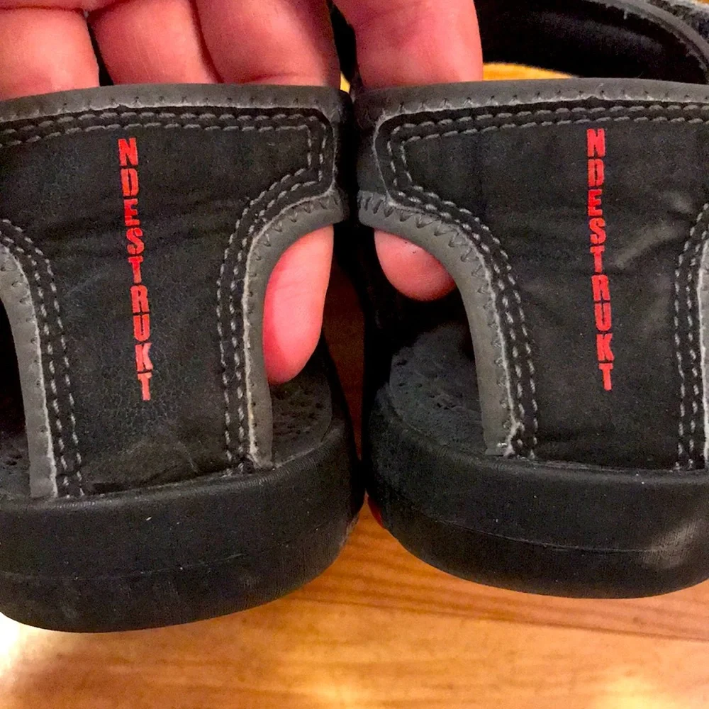Nike Ndestrukt DRC 2 adj strap red gray water hiking sandals boy’s Sz 2 VGUC